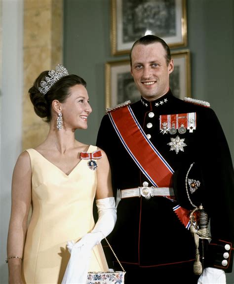 how old is king harald of norway